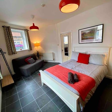 Brickworks - 2 Bedrooms, 15 Mins Walk To The Centre, With Garden 카디프 외부 사진