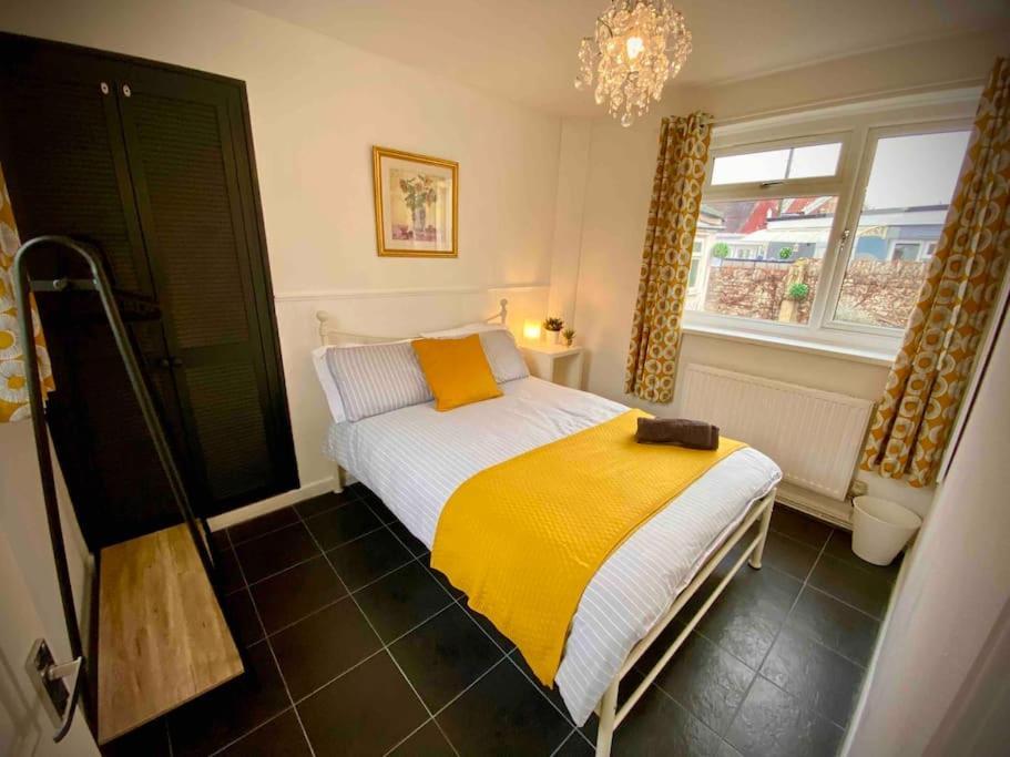 Brickworks - 2 Bedrooms, 15 Mins Walk To The Centre, With Garden 카디프 외부 사진
