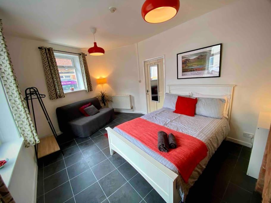 Brickworks - 2 Bedrooms, 15 Mins Walk To The Centre, With Garden 카디프 외부 사진